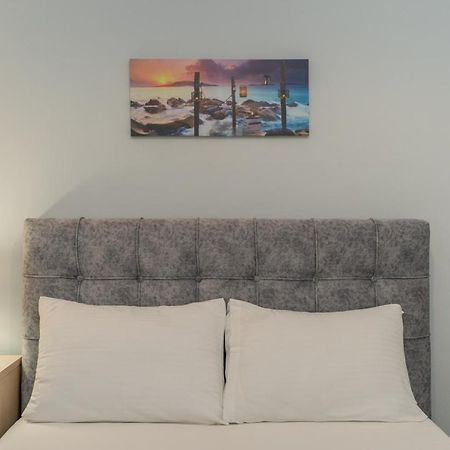 Comfy Apt Next To Metro Athena Bagian luar foto
