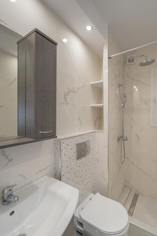 Comfy Apt Next To Metro Athena Bagian luar foto